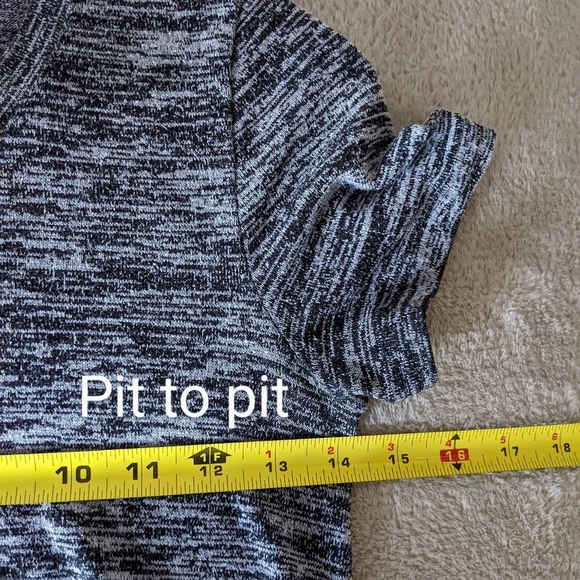 Aritzia Wilfred Free Black Marled Crew Neck T-shirt Size Small - Picture 6 of 9